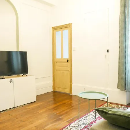 Spacieux Avec Terrasse A 5min A Pied De La Gare 公寓 *