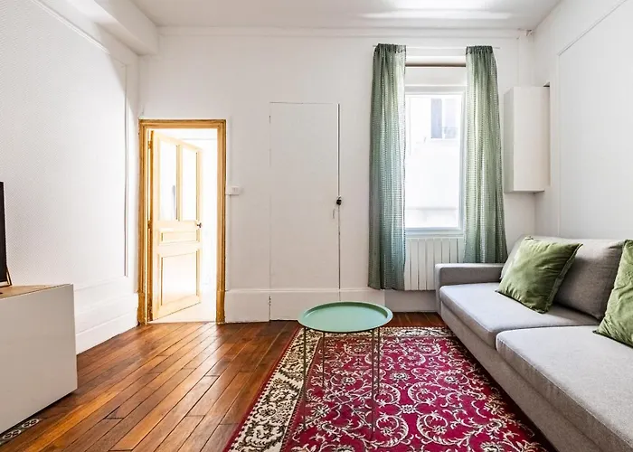 Cosy Avec Terrasse, Acces Gare A Pied Apartmán